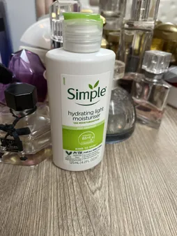 کرم آبرسان سیمپل مدل Light مناسب انواع پوست حجم 125 میلی‌لیتر