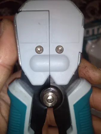 انبر سیم لخت کن اتوماتیک توتال مدل THT15246 سایز 210 میلی متر