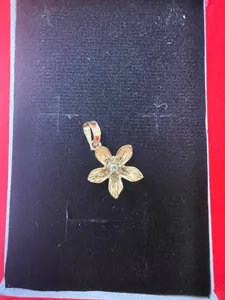 تجریه خرید آویز گردنبند طلا 18 عیار زنانه مدل گل پنج پر