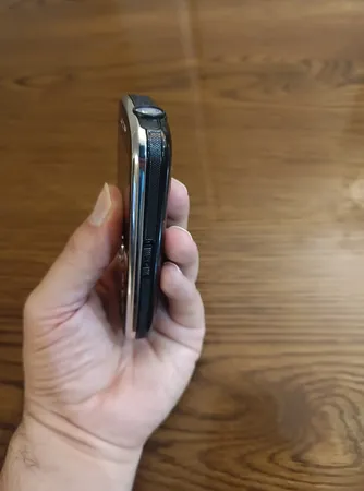 گوشی موبایل جی ال ایکس مدل F8 دو سیم کارت