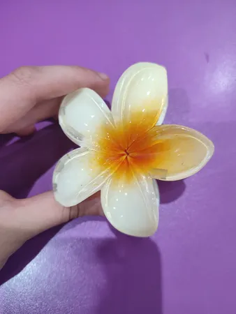 کلیپس مو زنانه مدل گل پلومریا کد brg 410