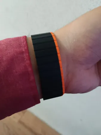 ساعت هوشمند گلوریمی مدل GS1 Pro 2024 دارای قابلیت های صفحه نمایش رنگی، صفحه نمایش لمسی، کنترل موسیقی (Music Player)، کنترل سطح اکسیژن خون، قابلیت مکالمه مستقیم، قابلیت مکالمه از طریق بلوتوث، پشتیبانی از زبان فارسی در منو و سیستم‌عامل بند سیلیکون