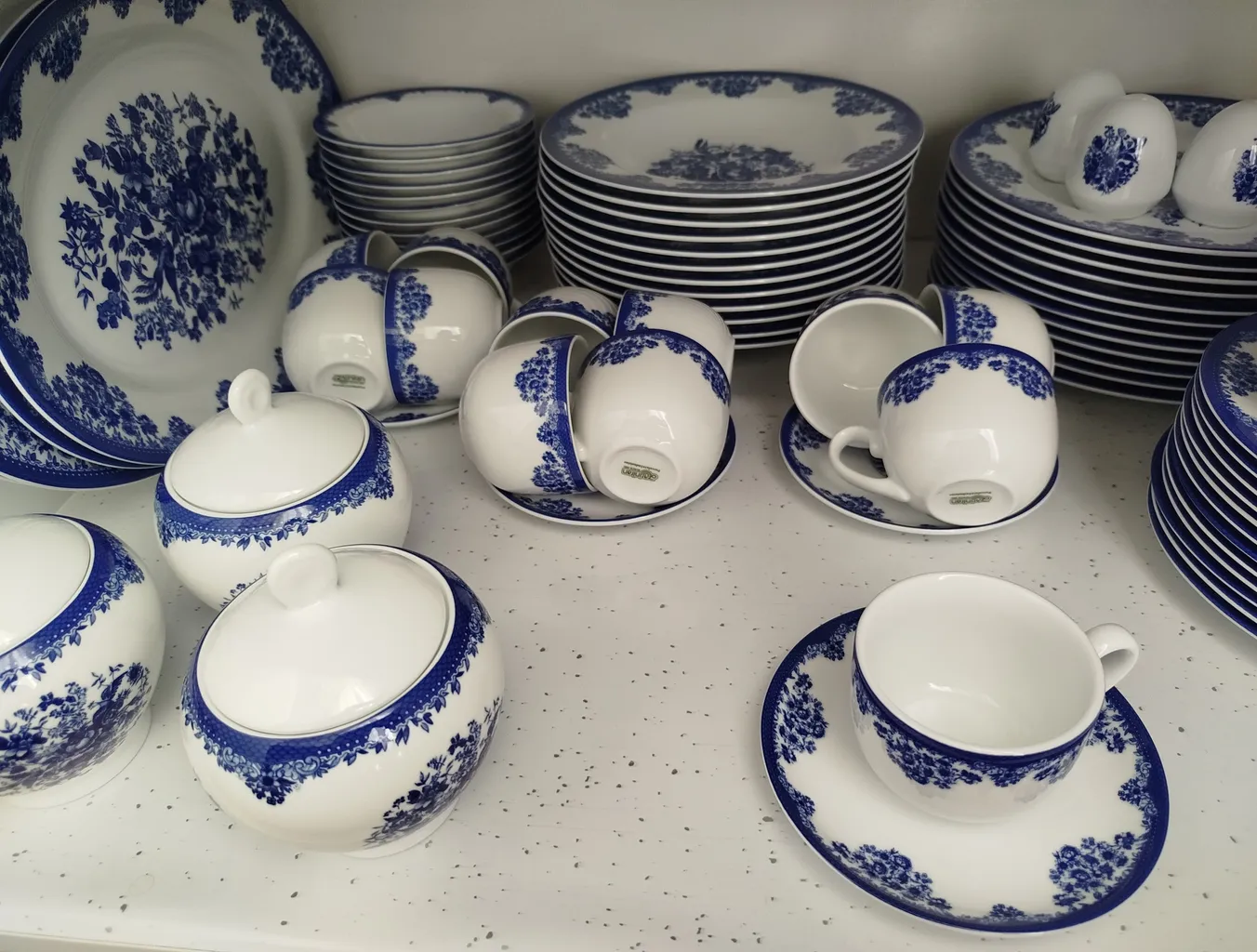 ست فنجان و نعلبکی 12 پارچه 6 نفره چینی زرین ایران مدل چای خوری ایتالیا اف 8 فلورانس درجه یک