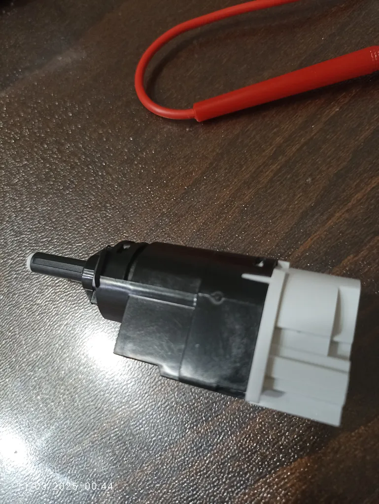 فشنگی استپ ترمز خودرو کروز پلاس کد 33062101 مناسب برای پژو 206