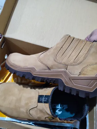 کفش ایمنی مدل مهندسی اسپرت CASPER-C7 GOLD