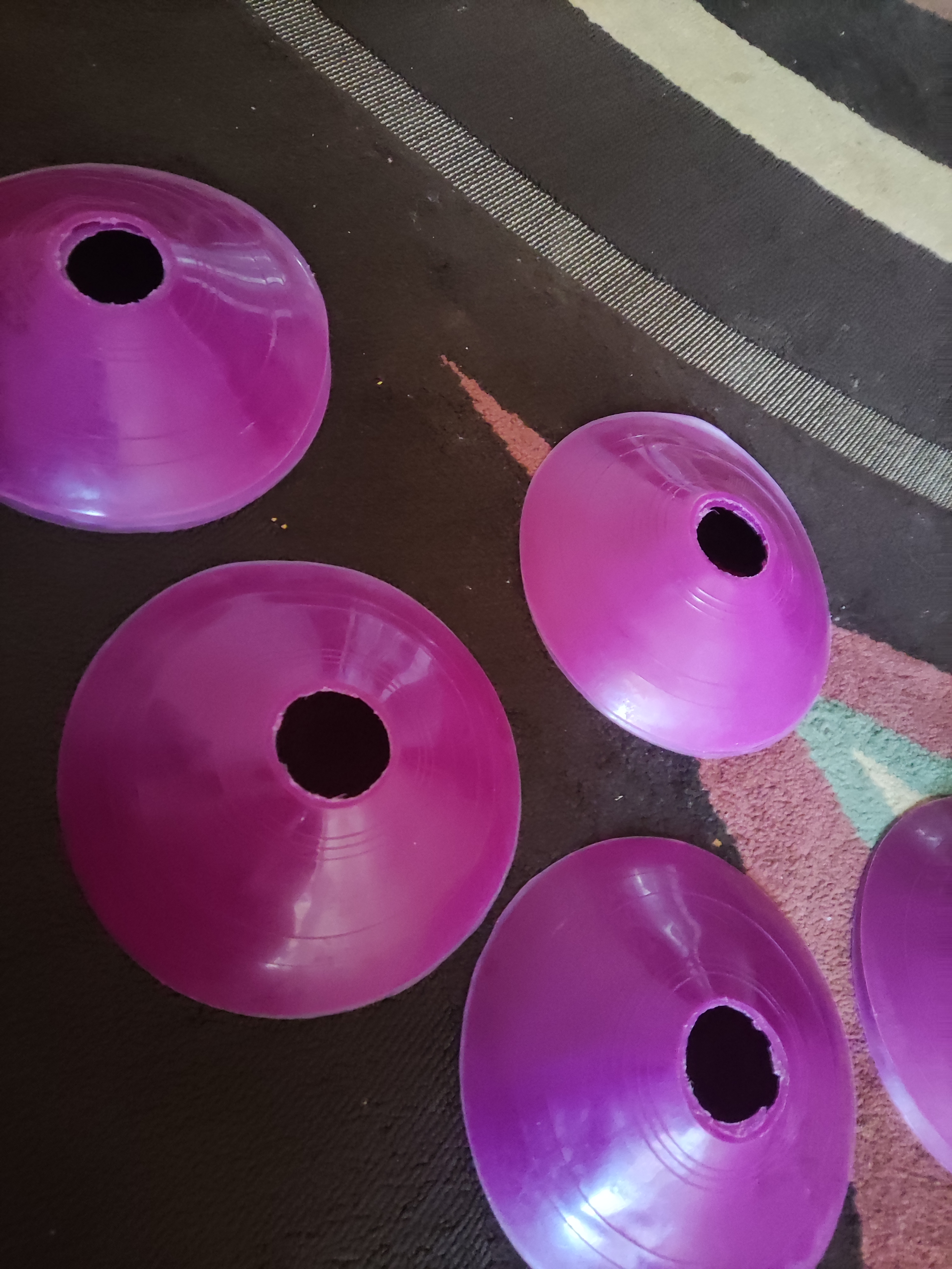 مانع تمرین مدل Training Cones 2019 در 4 رنگ مجموعه 8 عددی