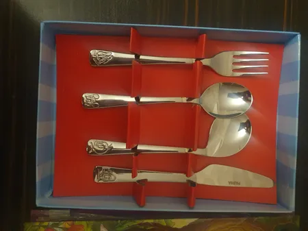 ست قاشق و چنگال کودک پاشا مدل HELLO BABY کد 2