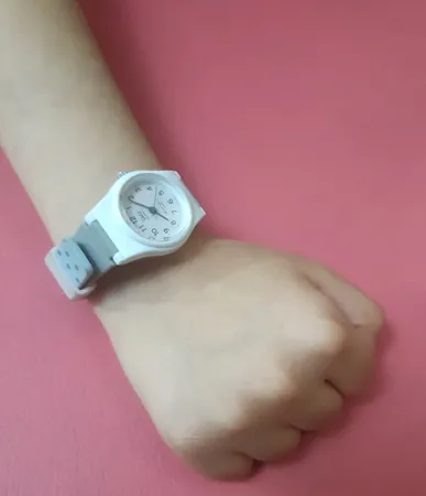 ساعت مچی عقربه ای دخترانه کیو اند کیو مدل VP47J034Y