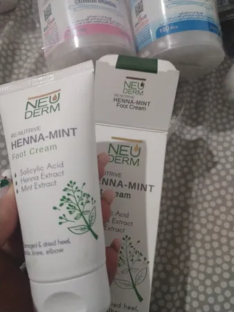 کرم ترک پا نئودرم مدل حنا نعنا حجم 50 میلی لیتر مجموعه 2 عددی