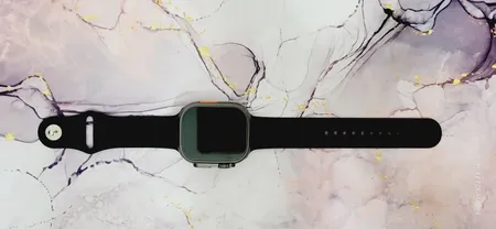 ساعت هوشمند مدل HK9 ULTRA 2 MAX دارای قابلیت های صفحه نمایش رنگی، صفحه نمایش لمسی، کنترل موسیقی (Music Player)، کنترل سطح اکسیژن خون، قابلیت مکالمه از طریق بلوتوث، پشتیبانی از زبان فارسی در منو و سیستم‌عامل بند سیلیکون