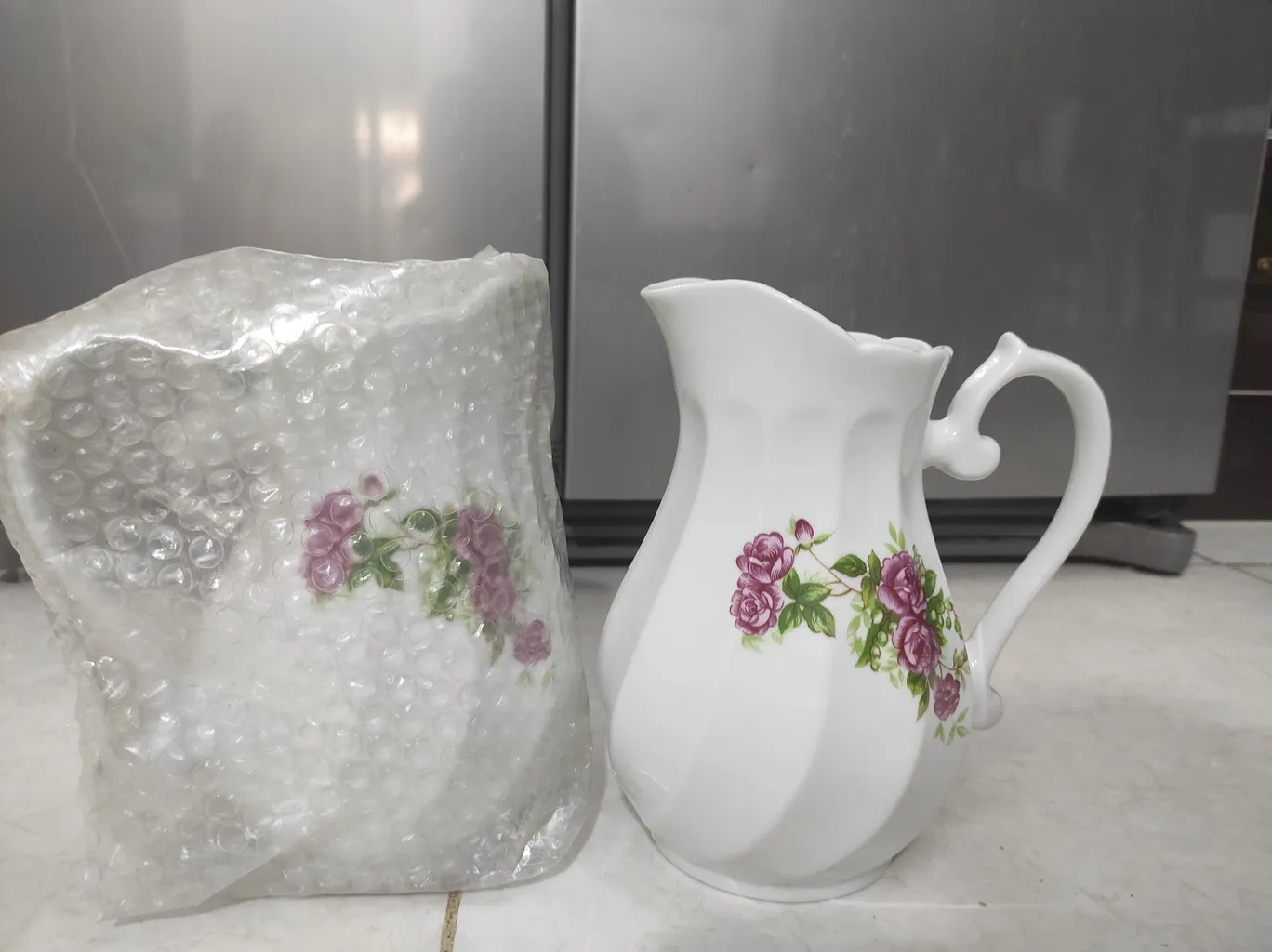 پارچ چینی مدل گل سرخی