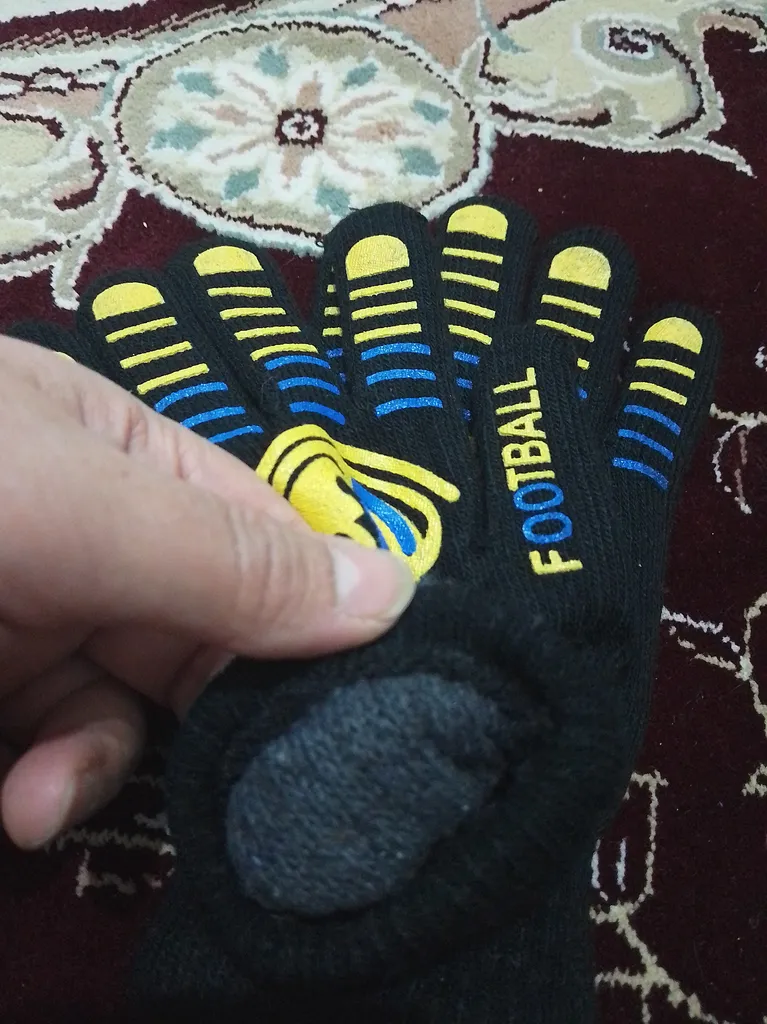 دستکش بافتنی بچگانه مدل FOOTBALL.55