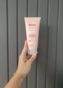تجریه خرید ژل شستشو صورت بلوم مدل شکوفه گیلاس مناسب پوست معمولی حجم 200 میلی لیتر