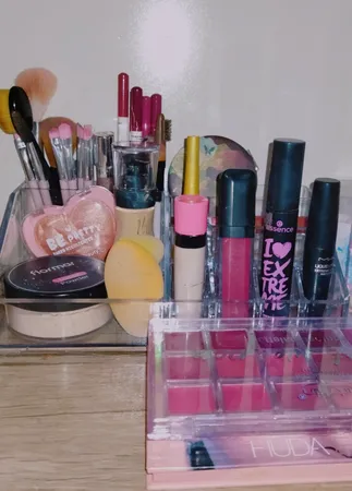 استند لوازم آرایشی مدل Ro01