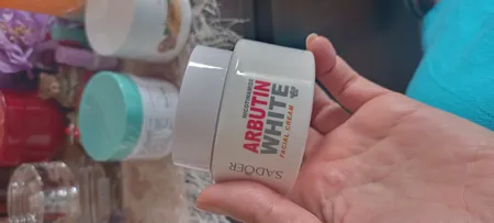 کرم روشن کننده سادور مدل آربوتین نیکوتین آمید وزن 50 گرم