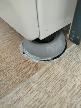 پایه لرزه گیر ماشین لباسشویی مدل RS مجموعه 4 عددی