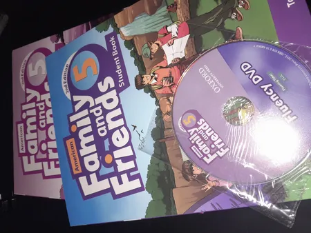 کتاب Family and Friends 5 اثر Tamzin Thompson انتشارات الوندپویان