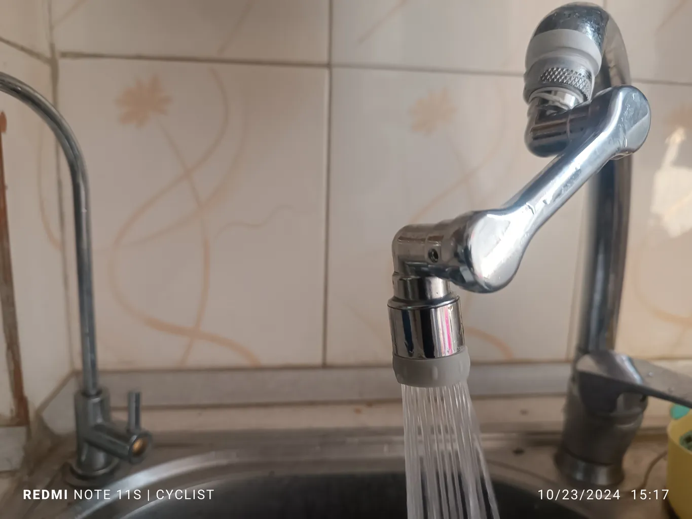 سرشیر آب مدل چرخشی مفصل دار بازویی برنجی 360