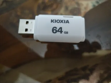 فلش مموری کیوکسیا مدل U202 ظرفیت 64 گیگابایت با رابط USB 2.0