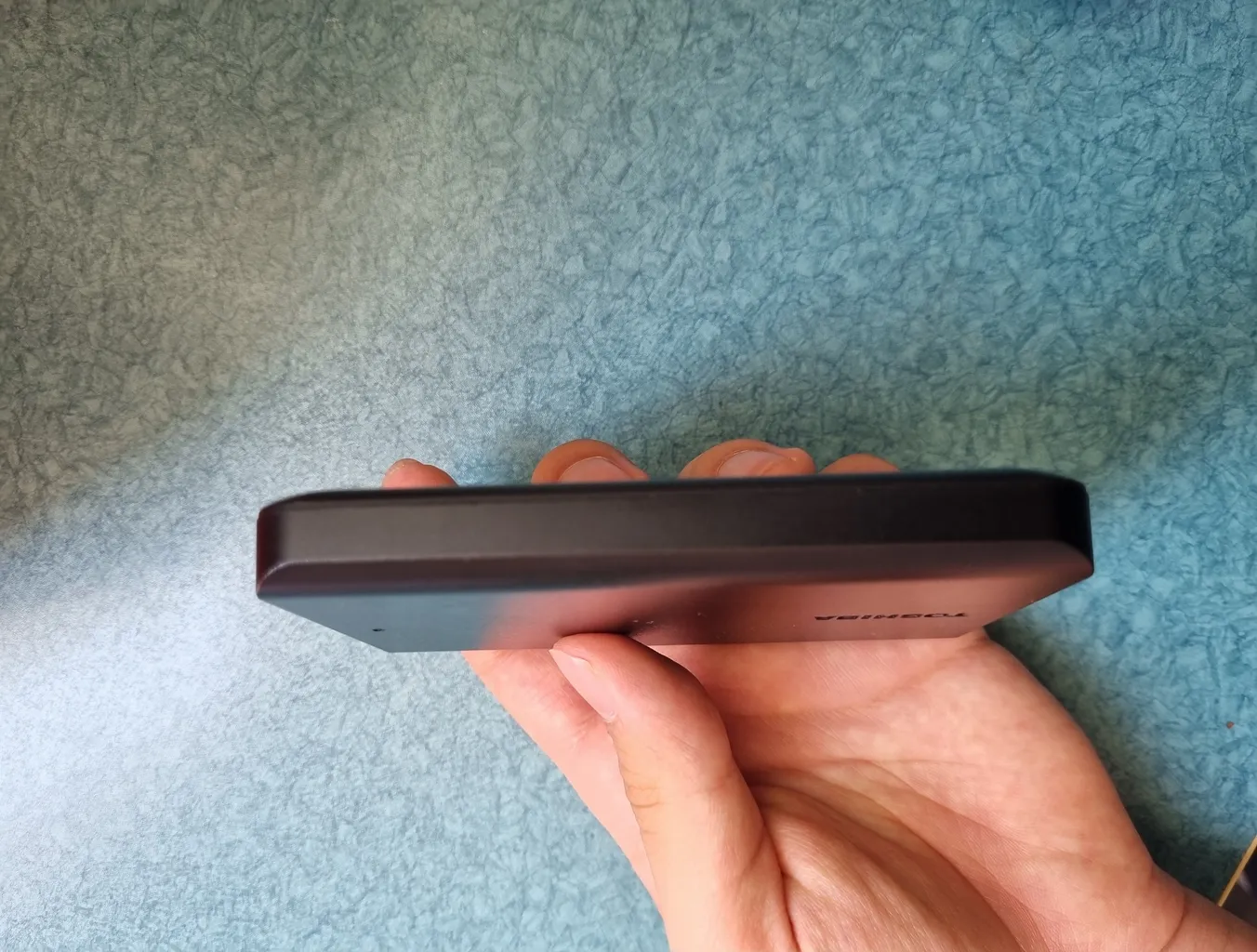 هارد اکسترنال توشیبا مدل Canvio Basics ظرفیت دو ترابایت دارای رابط USB Type-A 3.2