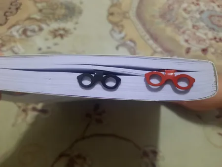 نشانگر کتاب نیتا متال طرح عینک