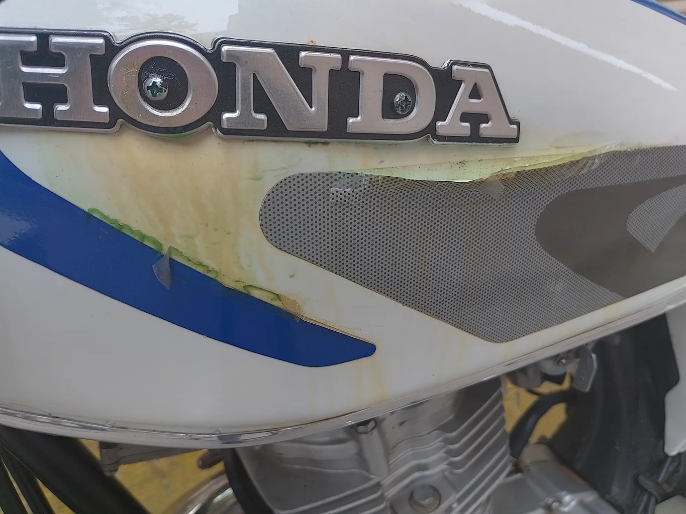 باک موتور سیکلت تیزرو پارت مدل کاستوم 84 WHT مناسب برای هوندا CDI به همراه قاب بغل