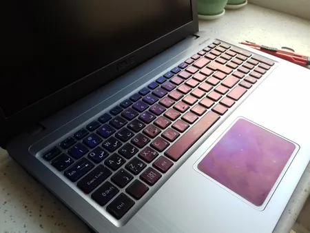 استیکر لپ تاپ کد sp-ace01 به همراه برچسب حروف فارسی کیبورد