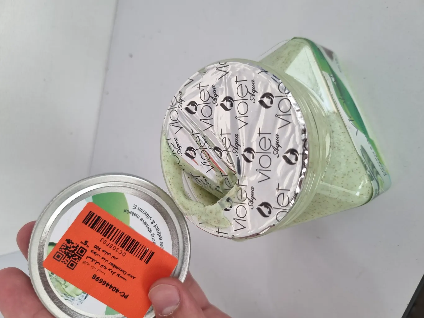 اسکراب لایه بردار پوست ویولت مدل Cucumber حجم 300 میلی لیتر