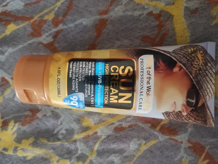 لوسیون ضدآفتاب بی‌رنگ ووکالی مدل SPF90 مناسب انواع پوست، حجم 130 میلی‌لیتر