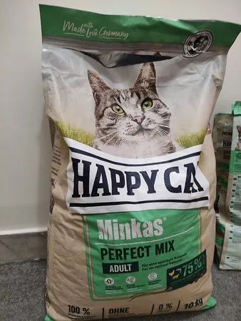 غذا خشک گربه بالغ هپی کت مدل میکس وزن 10000 گرم