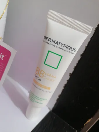 کرم پودر BB درماتیپیک دارای spf 20 رنگ بژ طبیعی حجم 30 میلی لیتر