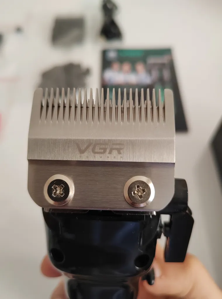 ماشین اصلاح موی سر و صورت شارژی وی جی ار مدل V-654