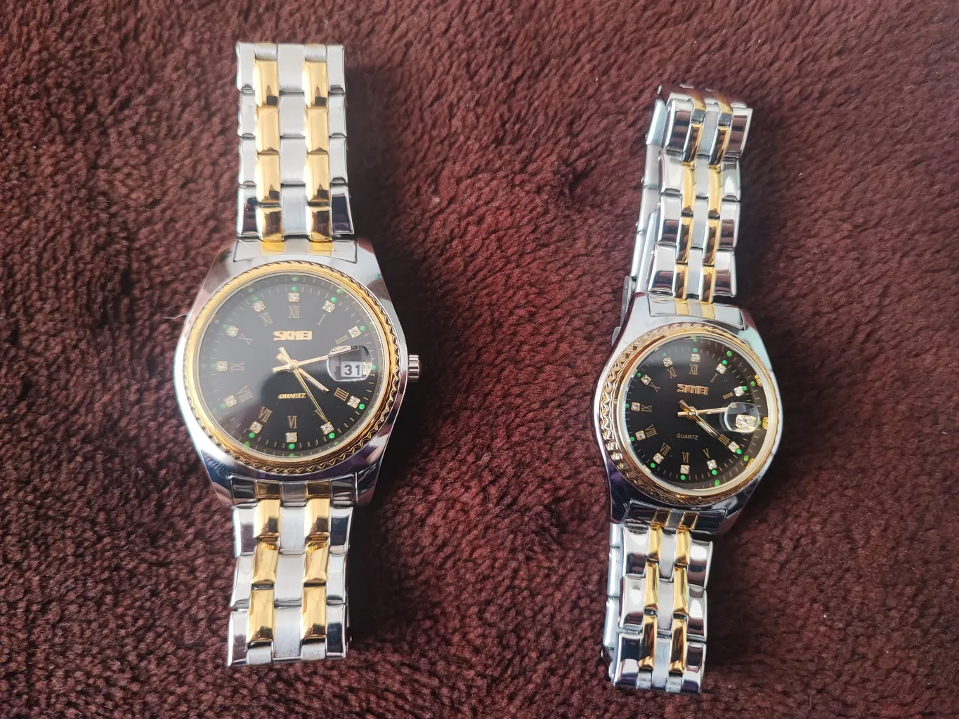 ست ساعت مچی عقربه ای زنانه و مردانه اسکمی مدل 9098 کد 04 ست ساعت مچی عقربه ای زنانه و مردانه اسکمی مدل 9098 کد 04