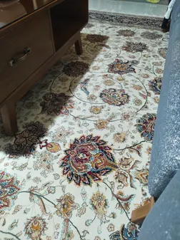 فرش ماشینی زمرد مشهد طرح افشان مدل گل درشت زمینه کرم