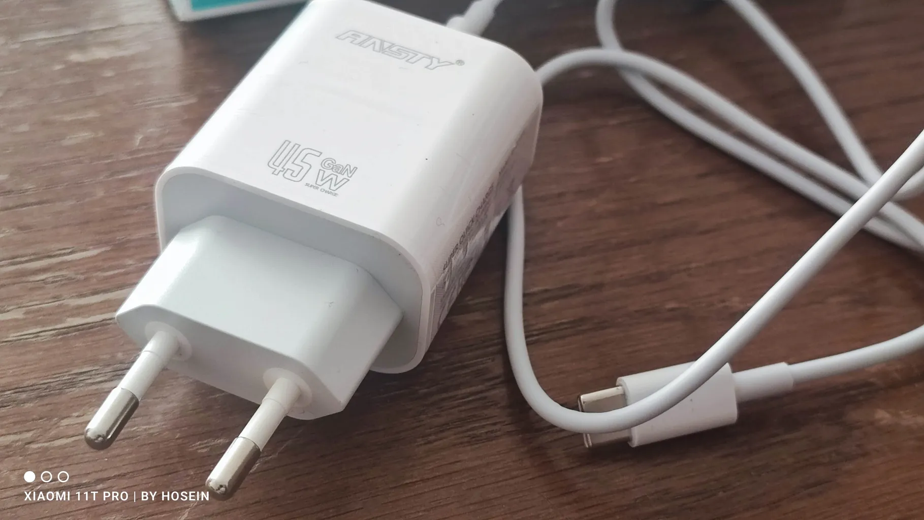 شارژر دیواری 45 وات انستی مدل AY-014 به همراه کابل تبدیل USB-C