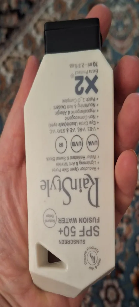 کرم ضدآفتاب بی‌رنگ رین استایل، SPF50، مدل فیوژن واتر، مناسب انواع پوست با حجم 70 میلی‌لیتر، ضد آب، محافظت‌کننده در برابر اشعه‌های UVA و UVB، ضد حساسیت، غیر کومدون‌زا و فاقد پارابن، روشن‌کننده، ضد چروک و پیری،با ماندگاری 5 ساعته 