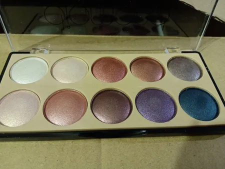 پالت سایه چشم دودو گرل مدل Diamond شماره V01