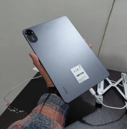 تبلت ۱۱ اینچ شیائومی مدل Redmi Pad 2 Wi-Fi با ظرفیت 256 گیگابایت و رم 8 گیگابایت، رزولوشن دوربین اصلی ۸ مگاپیکسل، پشتیبانی از قلم