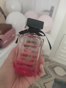 ادو پرفیوم زنانه فراگرنس ورد مدل Rose Seduction Secret حجم 100 میلی لیتر