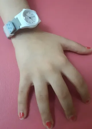 ساعت مچی عقربه ای دخترانه کیو اند کیو مدل VP47J034Y