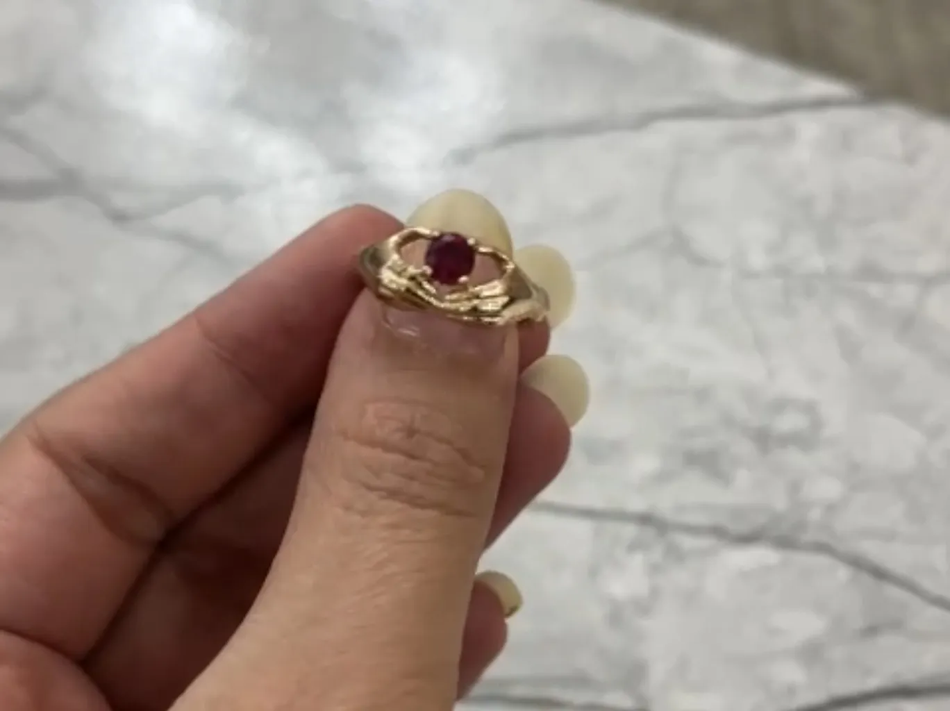 انگشتر طلا 18 عیار زنانه طرح آغوش مدل DRC12-24d