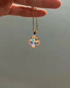 تجریه خرید گردنبند طلا 18 عیار ناریا مدل پروانه رنگ زرد