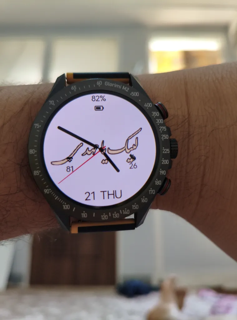 ساعت هوشمند گلوریمی مدل M2 دارای قابلیت های قابلیت مکالمه مستقیم، قابلیت مکالمه از طریق بلوتوث بند سیلیکون