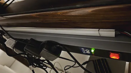 محافظ ولتاژ پارت الکتریک مدل رک مونت 6 خروجی