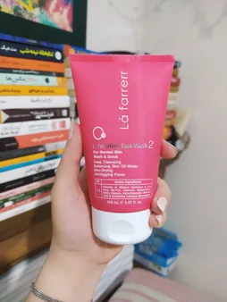 ژل شست‌وشوی و لایه بردار صورت لافارر مدل 02 مناسب پوست‌های معمولی حجم 150 میلی‌لیتر