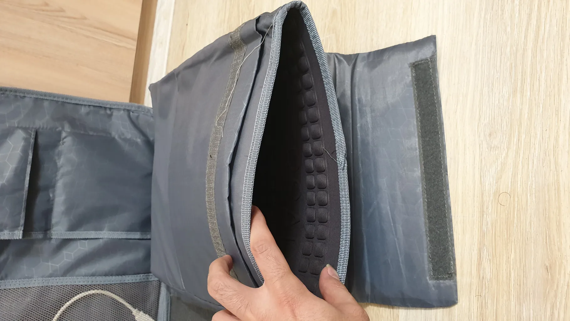 کوله پشتی لپ تاپ برساد مدل Bb 104 plus مناسب برای لپ تاپ 15 تا 17 اینچی