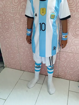 ست پنج تکه لباس ورزشی پسرانه طرح تیم ملی آرژانتین مدل مسی 2023