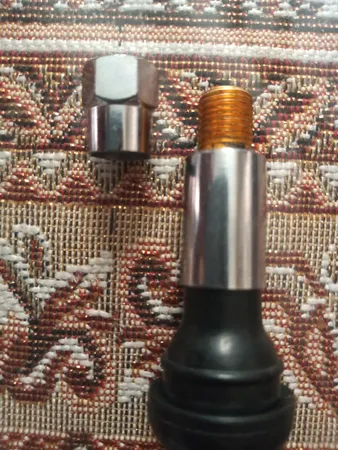 والف لاستیک خودرو مدل TL-Silv بسته 4 عددی