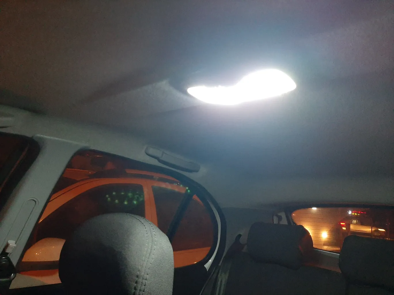 چراغ سقف خودرو وارون مدل P-562-SMD مناسب برای کوییک