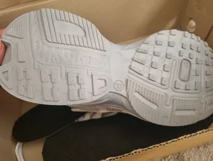 تجریه خرید کفش پیاده‌روی مدل v2k